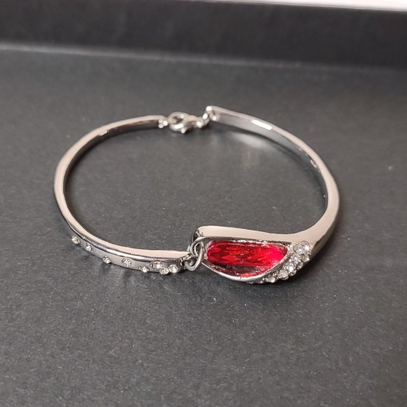 Cute Red And Silver Tone 7 Inch Bracelet - Picture 1 of 11
